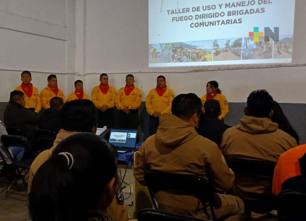 Imparten capacitación contra incendios en La Perla