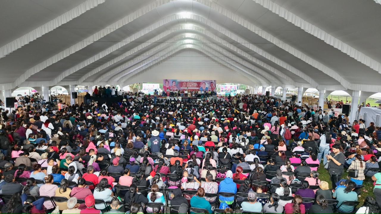 Actividad institucional en Ixhuatlancillo con habitantes de la región de las Altas Montañas