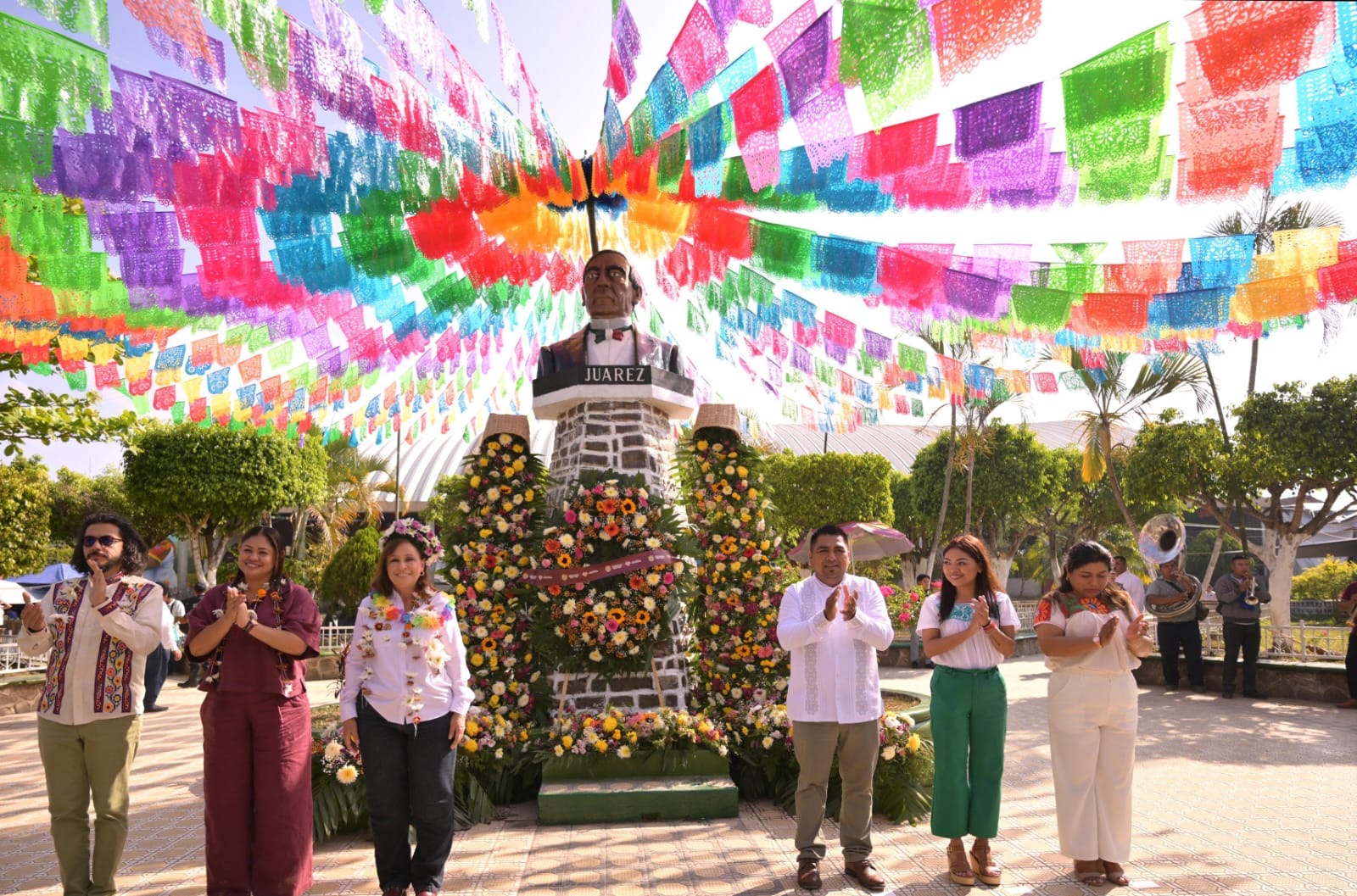 Conmemoran aniversario del natalicio de Benito Juárez en la Huasteca veracruzana
