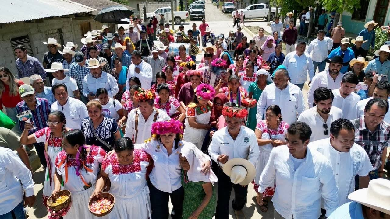 Actividad institucional en comunidades de la región de Tlachichilco