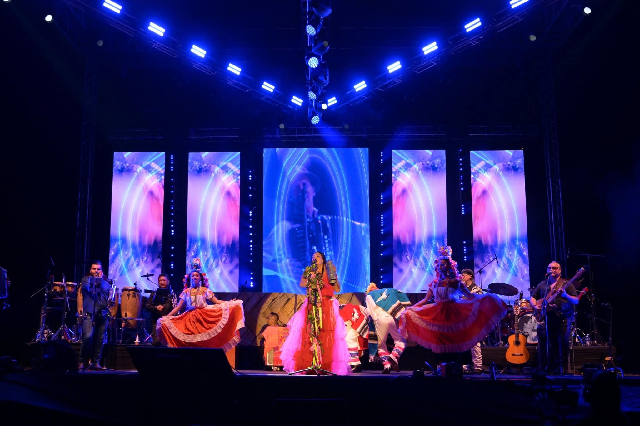 Cierra Cumbre Tajín la gran Lila Downs