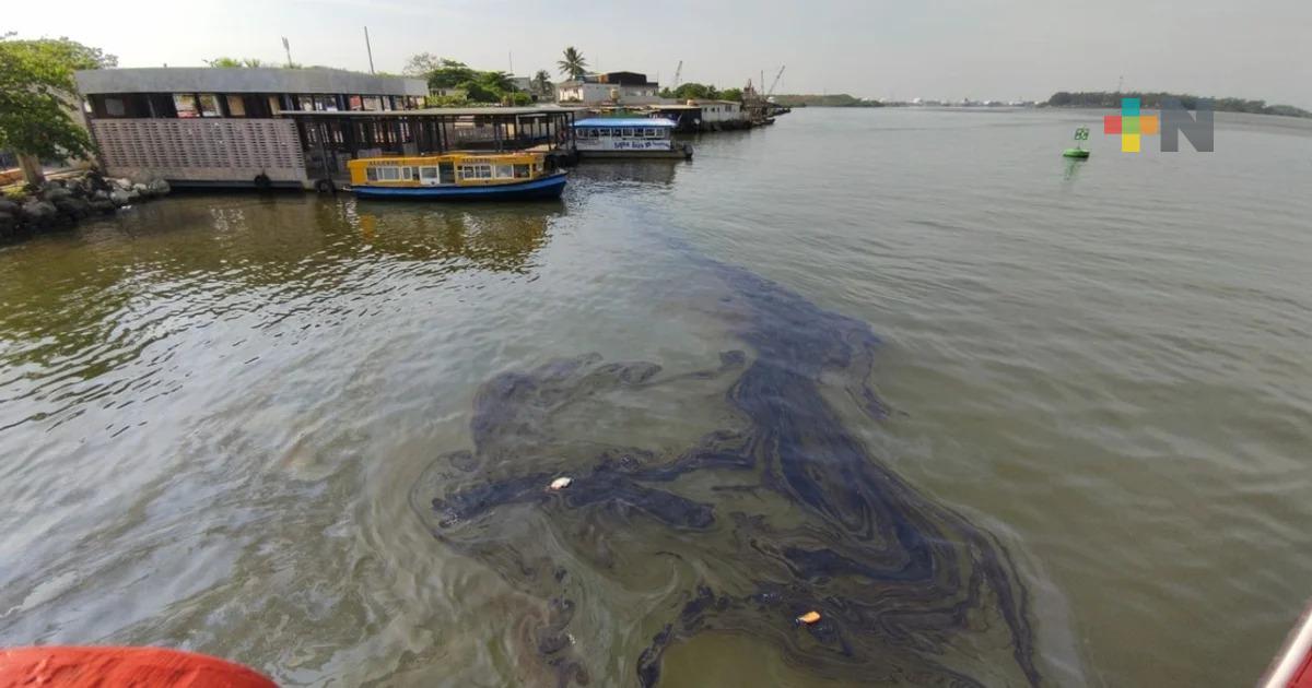 Protección Civil garantiza atención por derrame de hidrocarburo en Coatzacoalcos