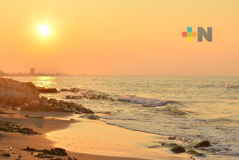 Emiten recomendaciones en Coatzacoalcos para evitar golpes de calor y deshidratación