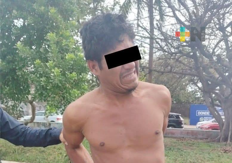 Detienen presunto responsable de vandalizar semáforos en Coatzacoalcos