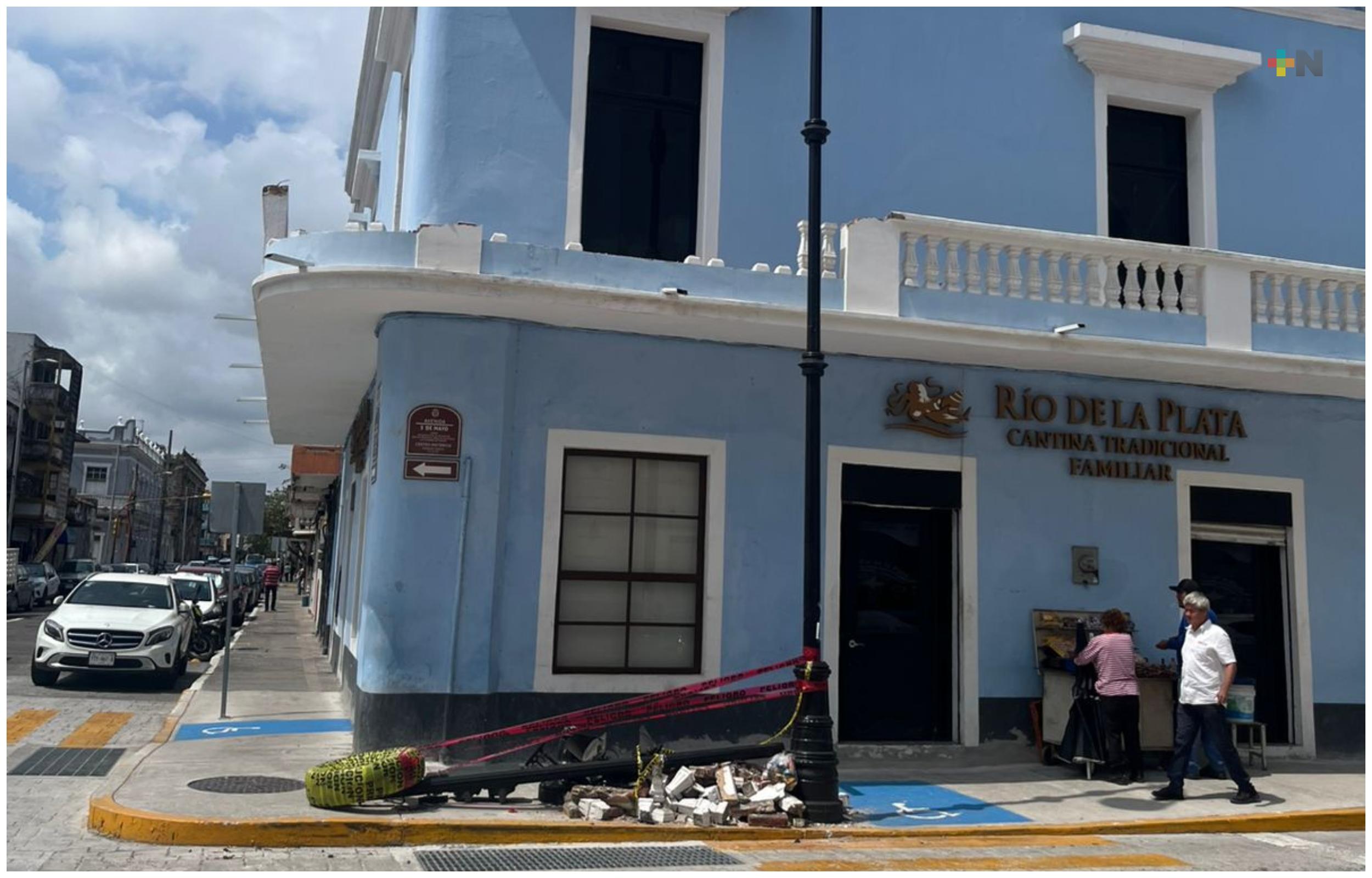 Colapsa balcón de restaurante en centro del municipio de Veracruz