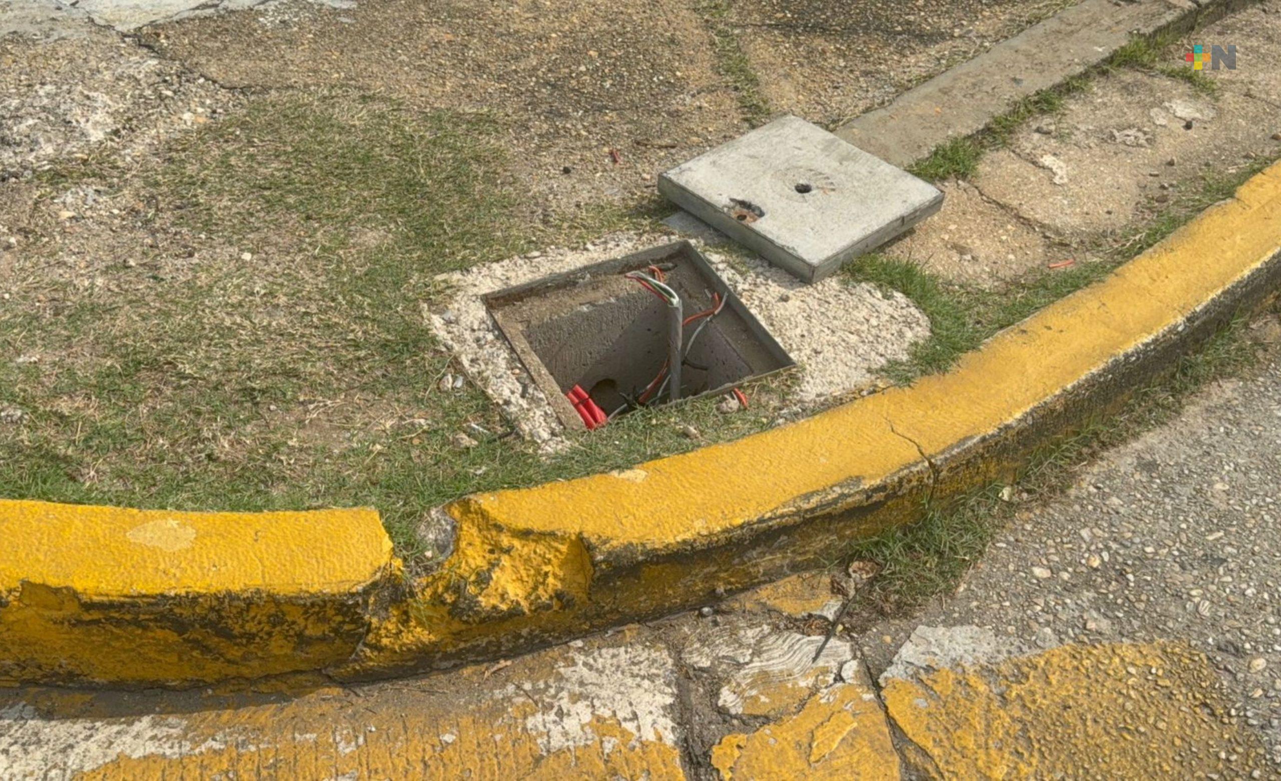 Vandalizan sistema de cableado de semáforos de Coatzacoalcos
