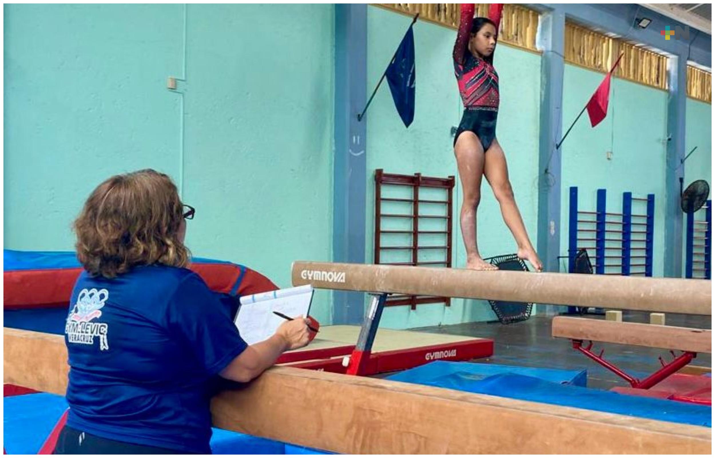 Entrenadora de Coatzacoalcos llevará capacitación de gimnasia a Colombia