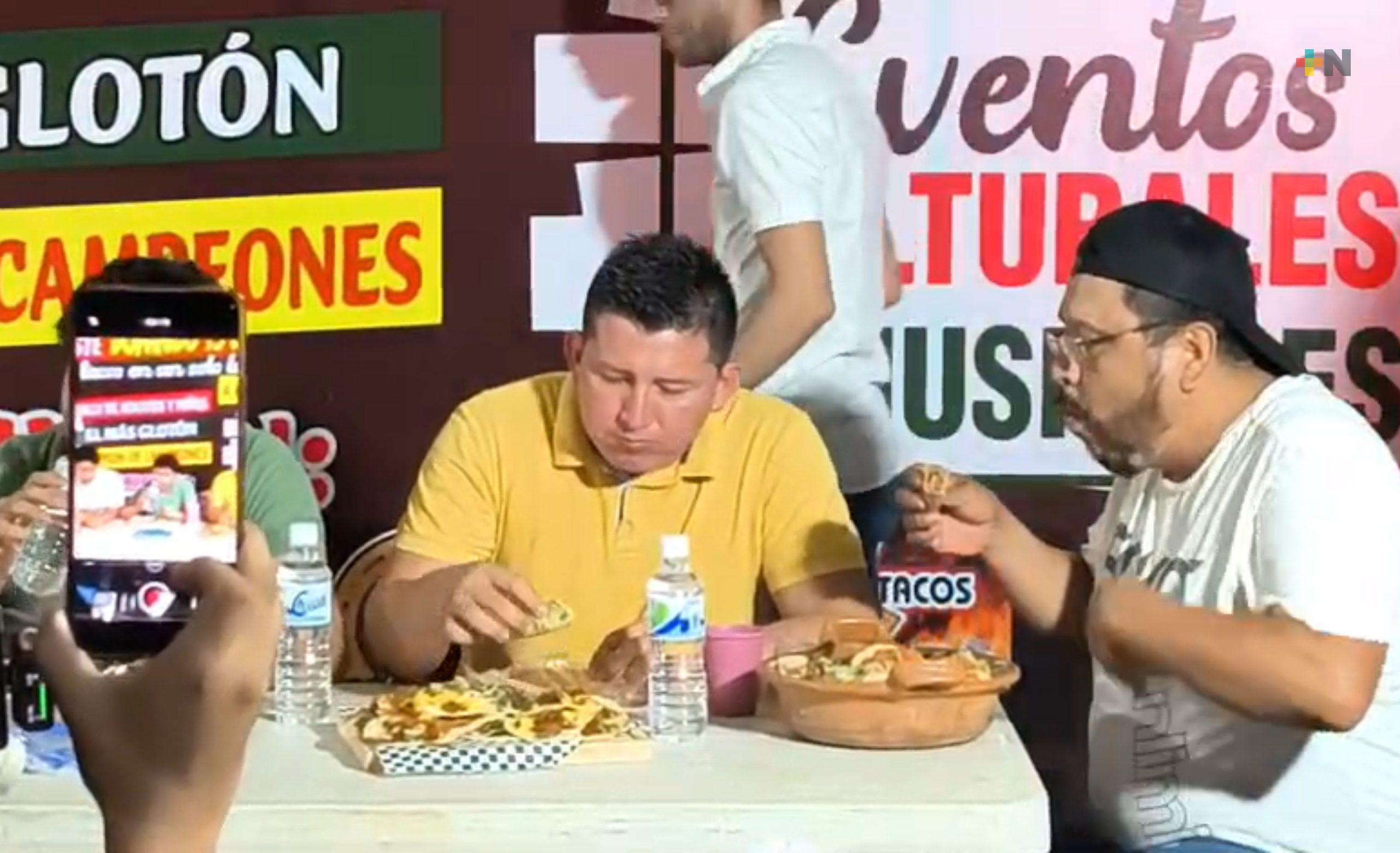 ¡Logró comerse 25 tacos en menos de seis minutos!