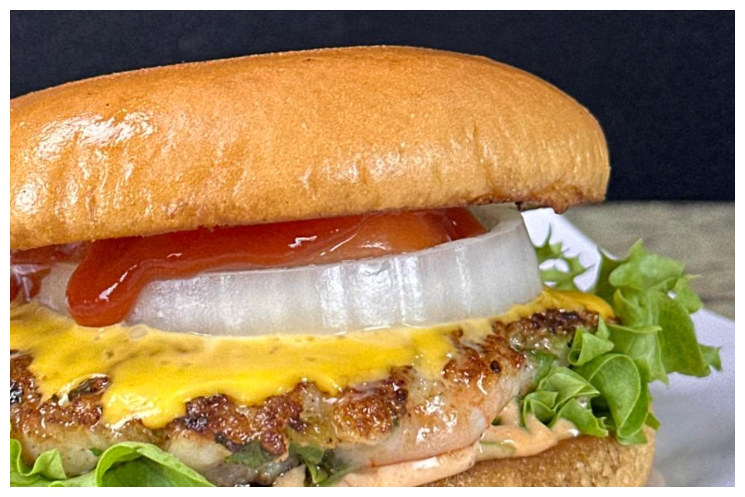 Sabores de Cuaresma: A disfrutar una hamburguesa de camarón de granja