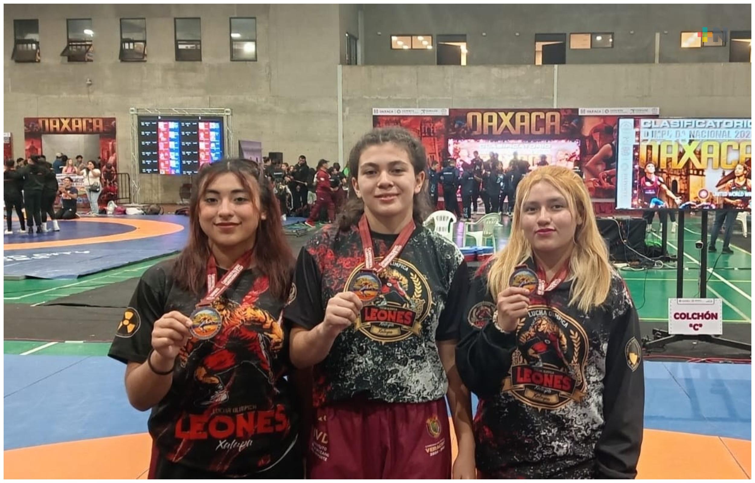 Medallistas y clasificados a Olimpiada Nacional en club de luchas de San Bruno