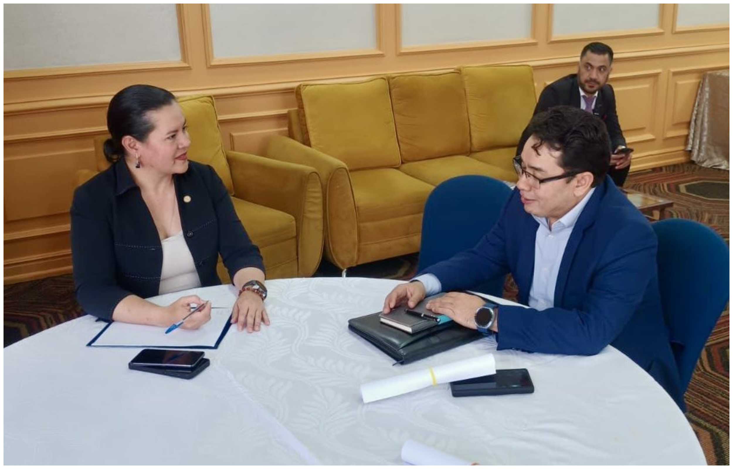 México y Guatemala fortalecen cooperación sanitaria para prevenir el gusano barrenador