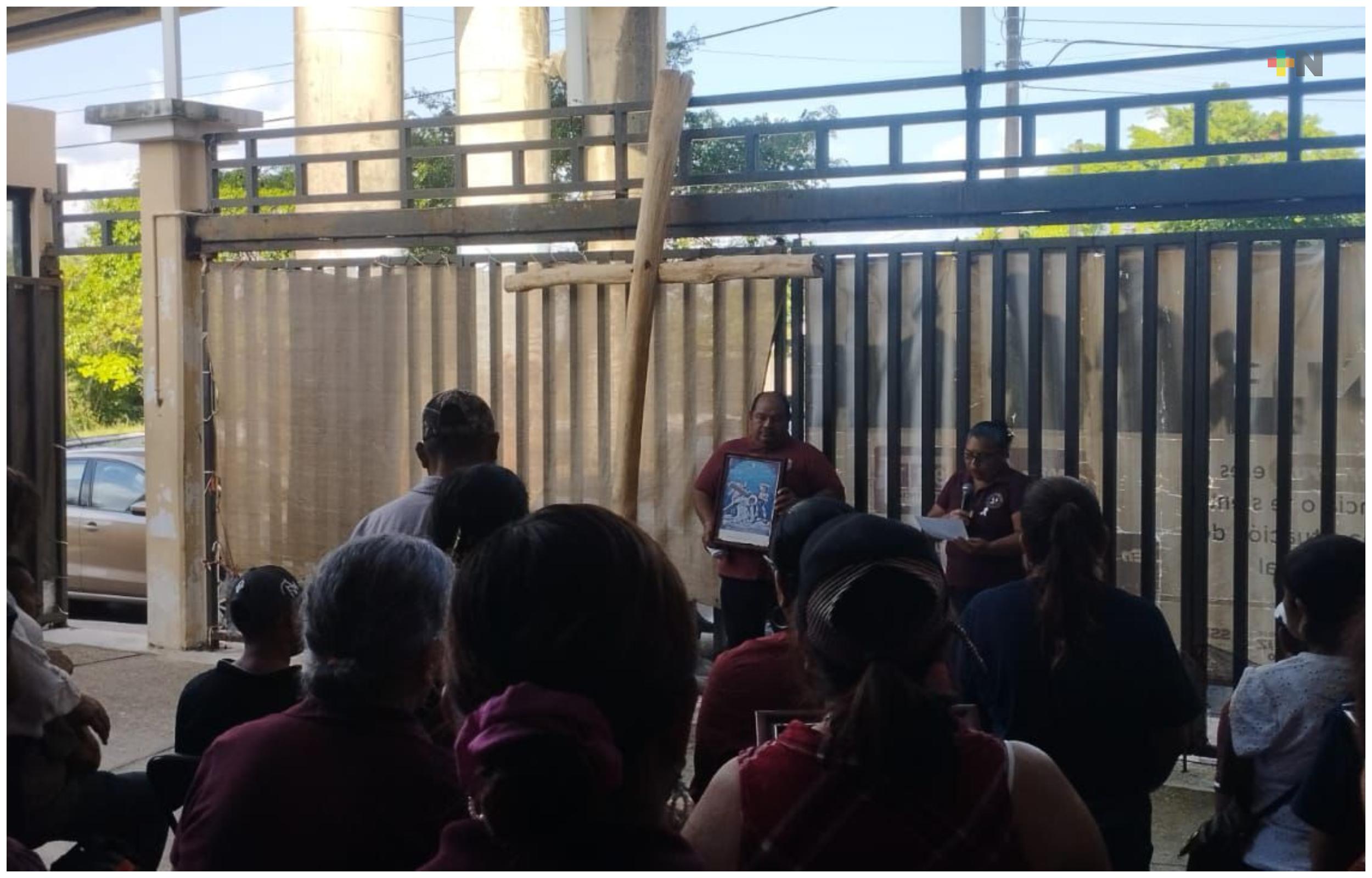 Migrantes de Coatzacoalcos realizan tradicional viacrucis