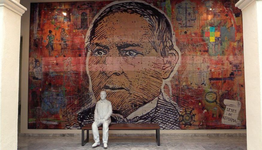 Recuerdan legado de Benito Juárez como base del México moderno