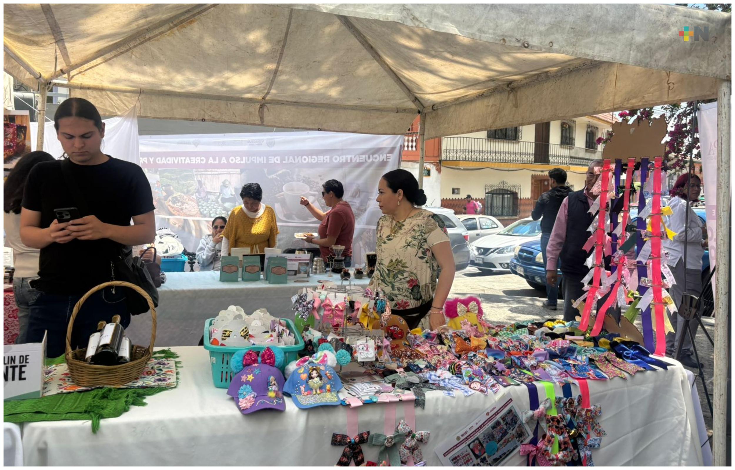 Instalan pabellón artesanal en explanada del Barrio Xallitic