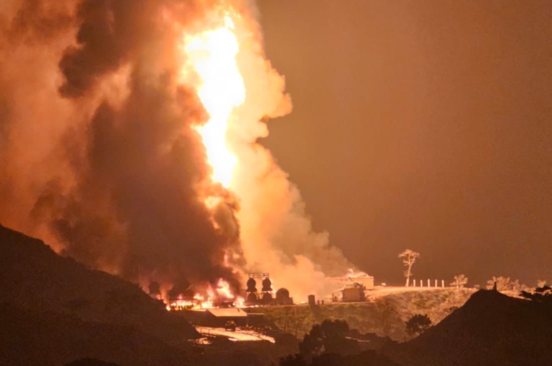 Pozo petrolero en Las Choapas sigue en combustión, pero bajo control