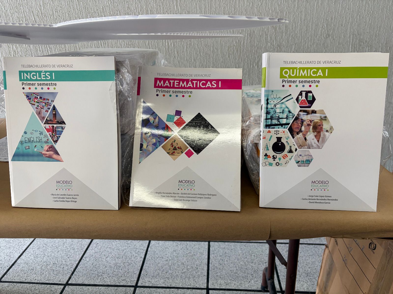 Entregan material académico en Centros de Reinserción Social con