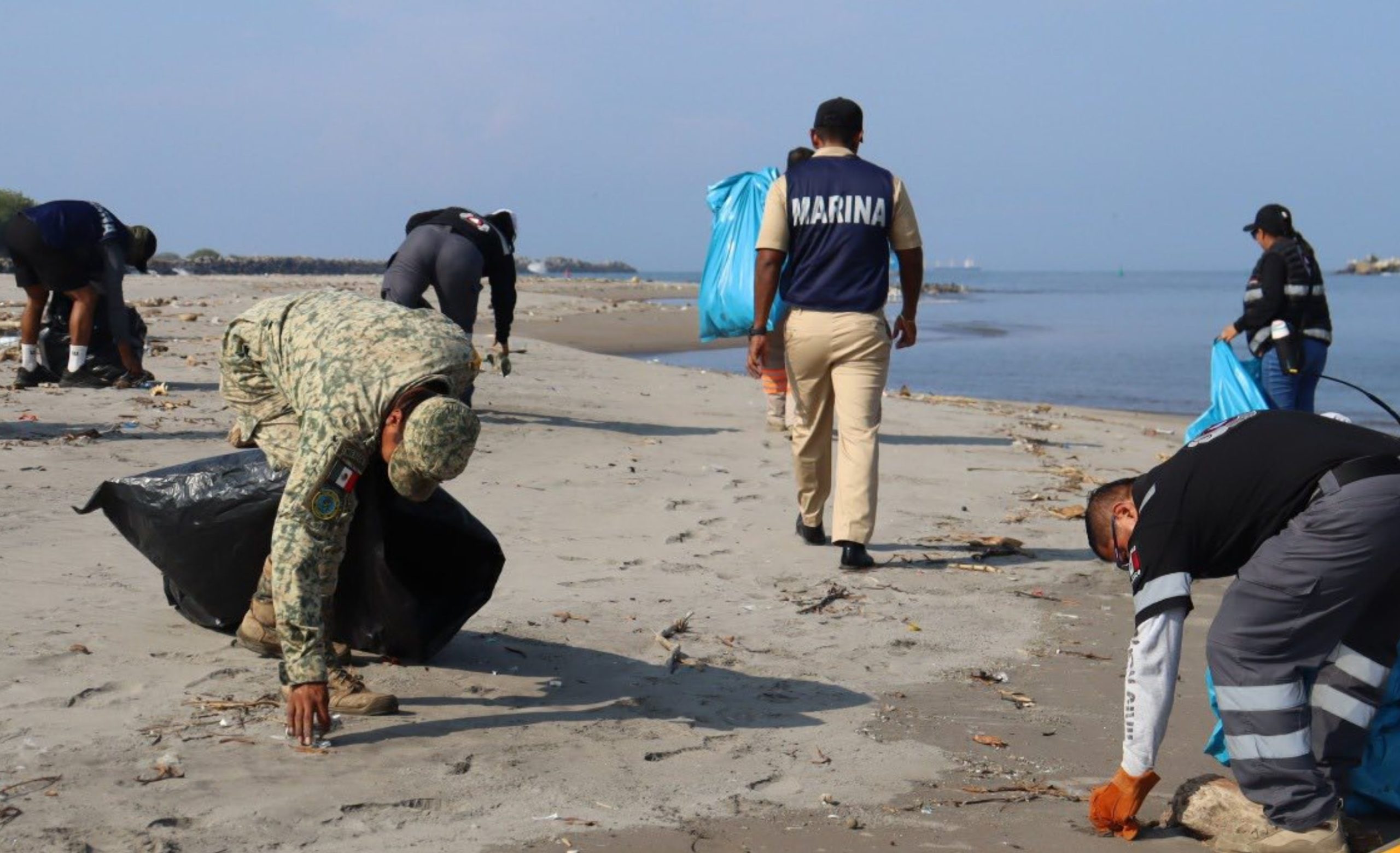 Grupo interdisciplinario atiende e investiga derrame en Golfo de México: Sheinbaum