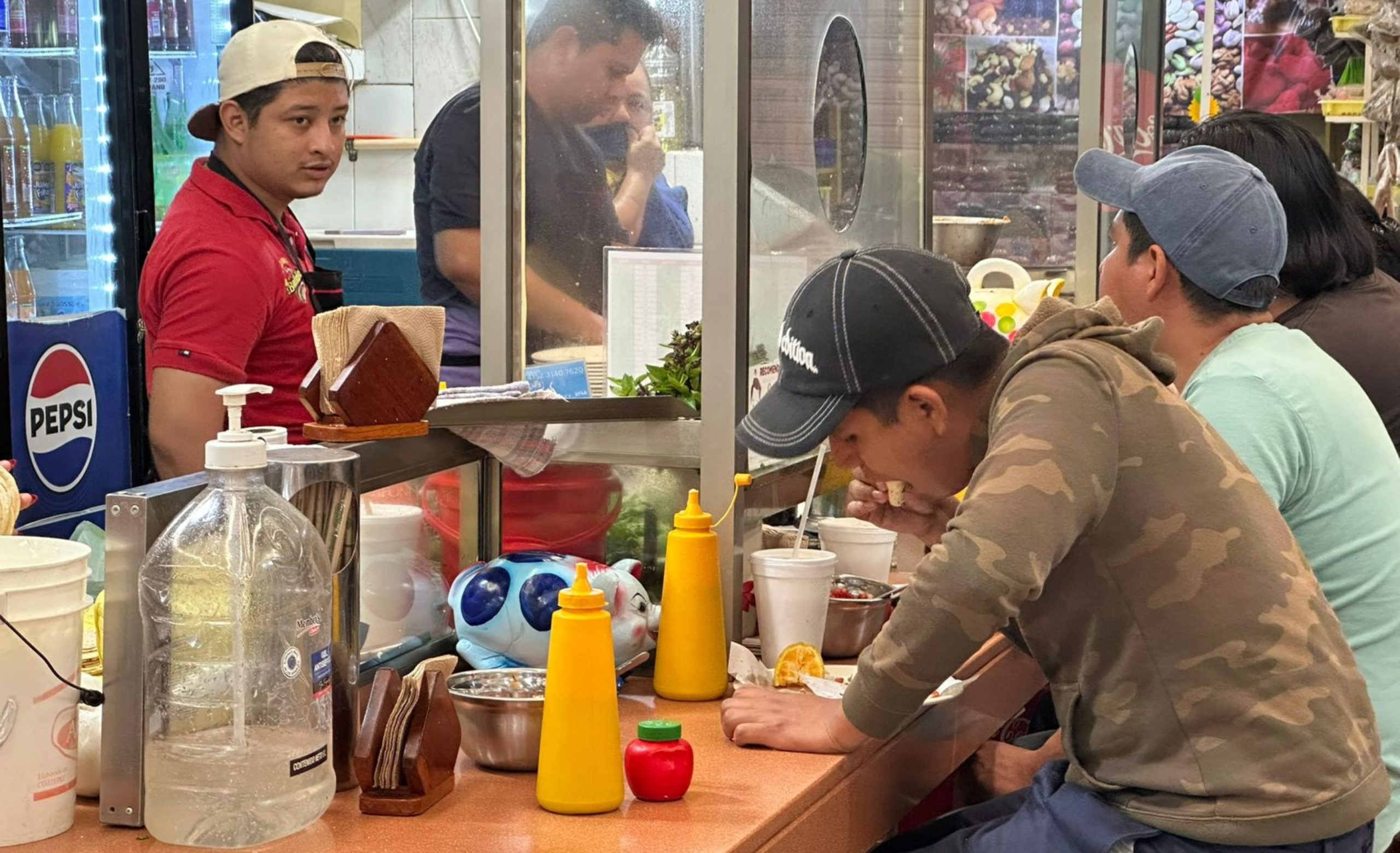 Mercado Morelos de Coatzacoalcos mantiene tradición en venta de tacos