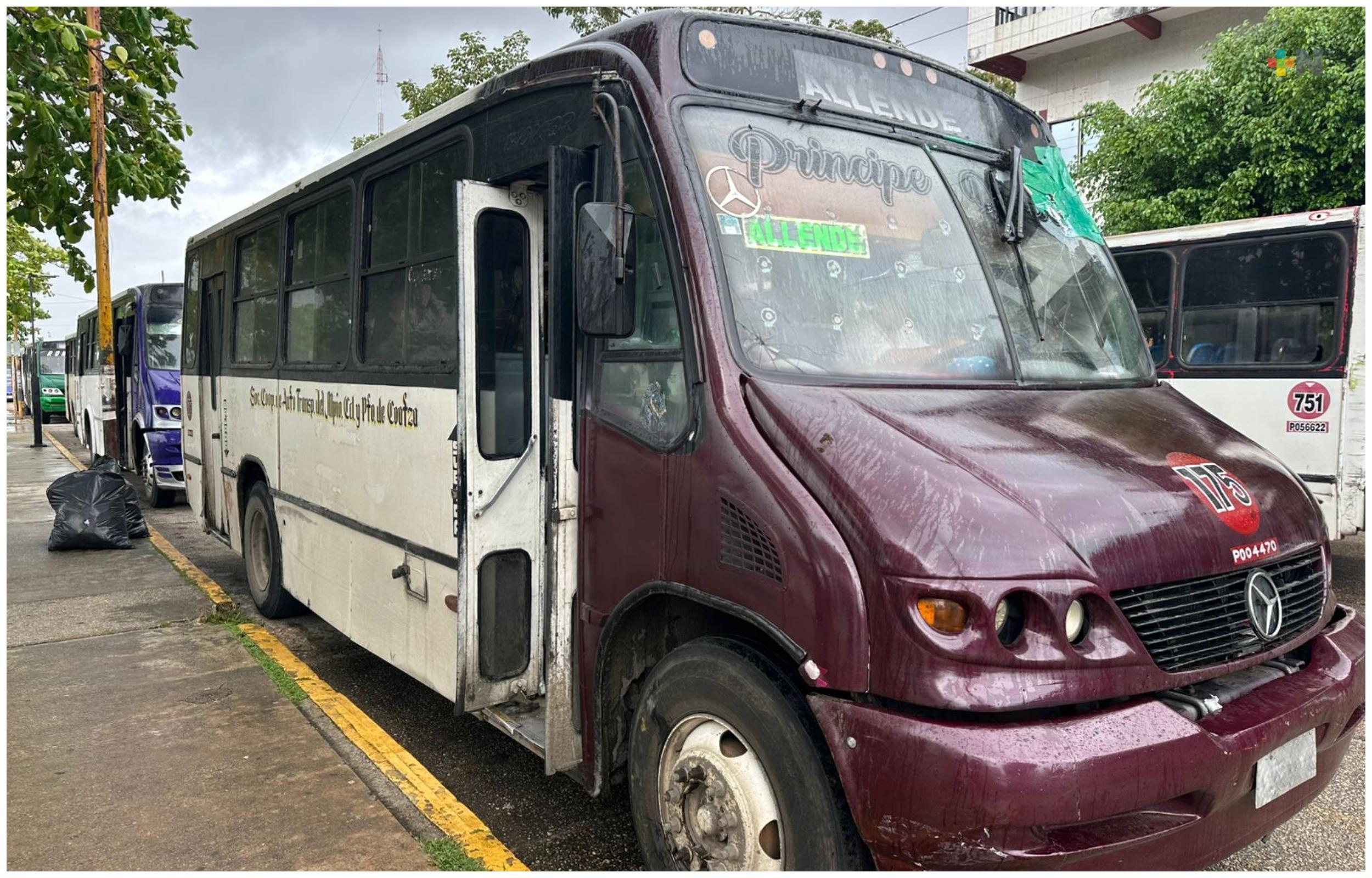 Por suspensión de transbordadores y lanchas para cruzar de Coatzacoalcos a Villa Allende habilitan urbanos