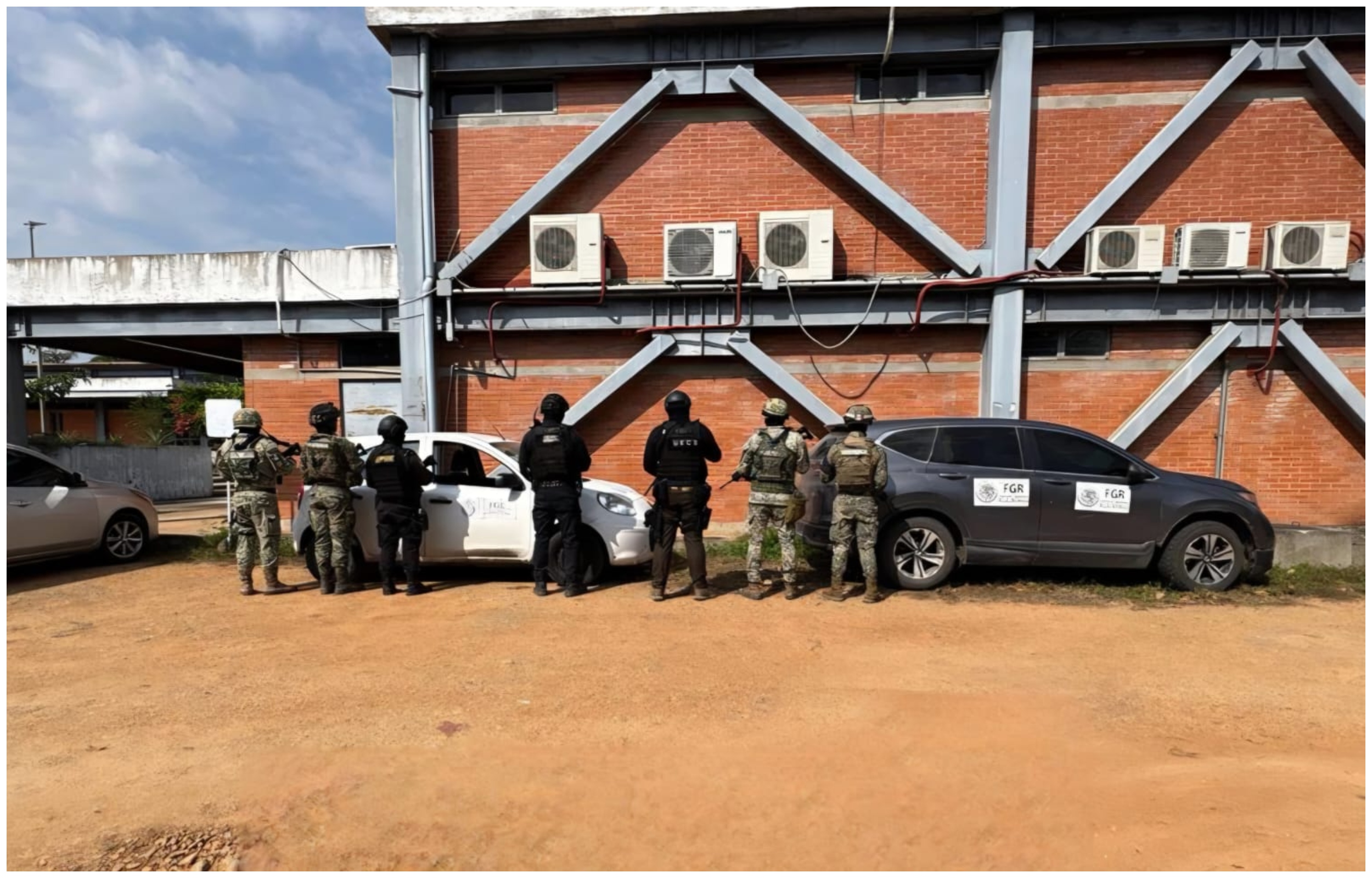 Veracruz y Oaxaca desarticulan casa de seguridad de célula delictiva