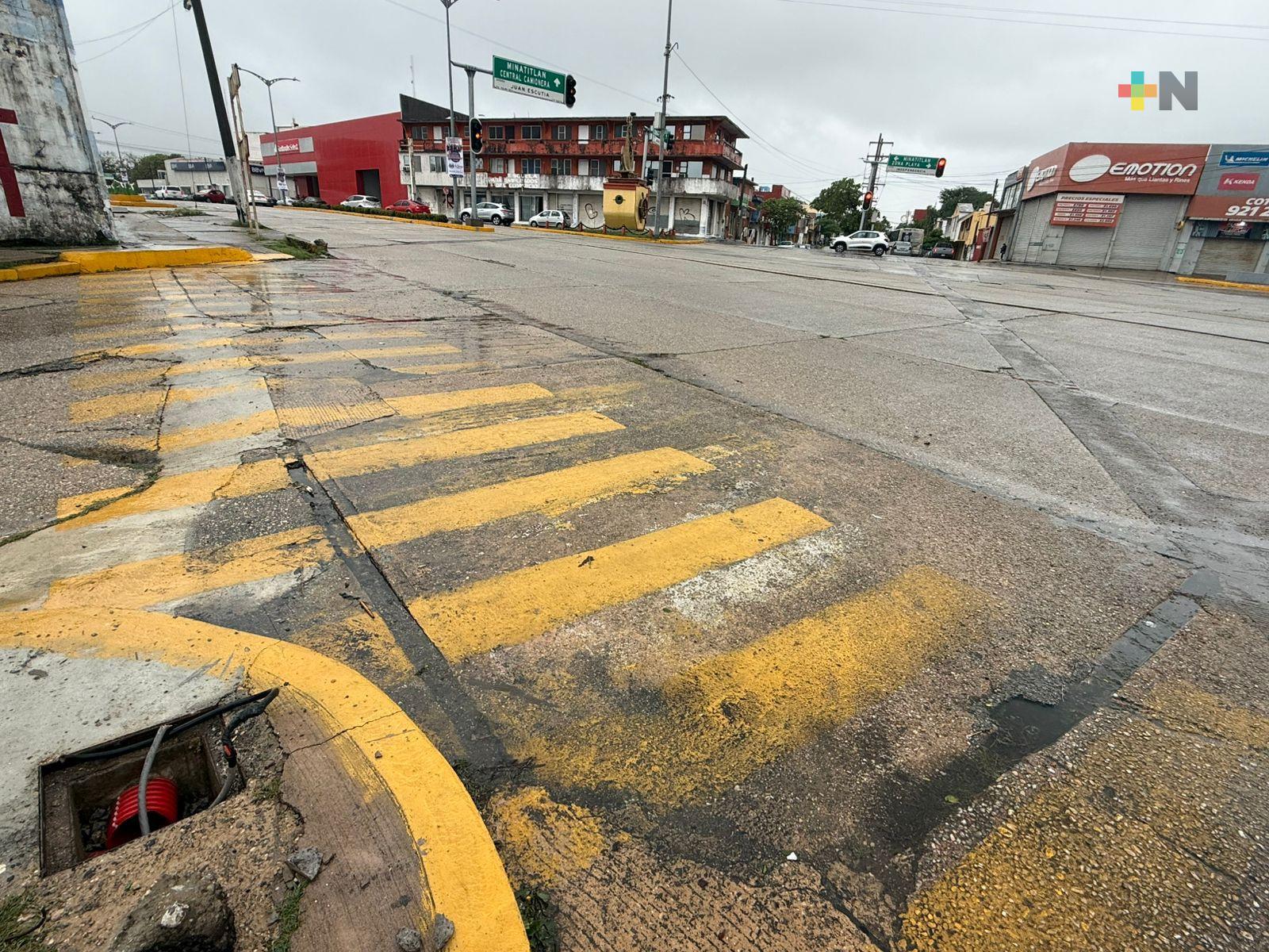 Dañan semaforos en Coatzacoalcos y afectan la circulación
