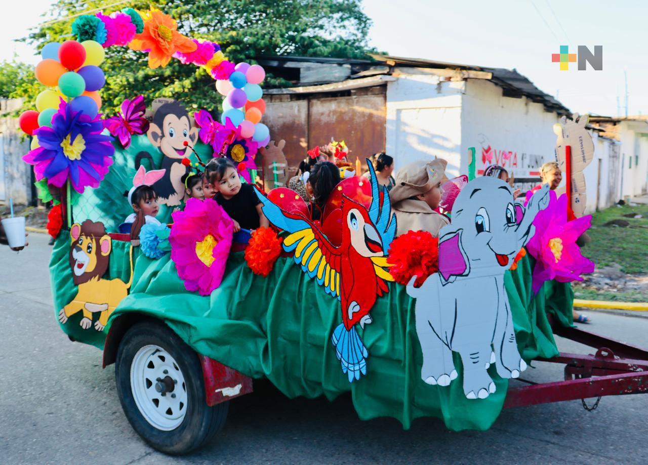 Tlacojalpan celebra la llegada de la primavera con un colorido desfile infantil