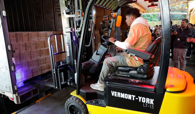 Educación e IMSS reciben donación de casi 4 millones de cepillos dentales para fortalecer la salud bucal en primarias