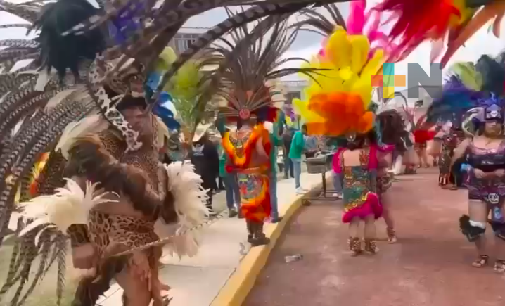 Comparsas de Zacualpan y Huayacocotla participaron en carnaval de Cuautepec, en Hidalgo