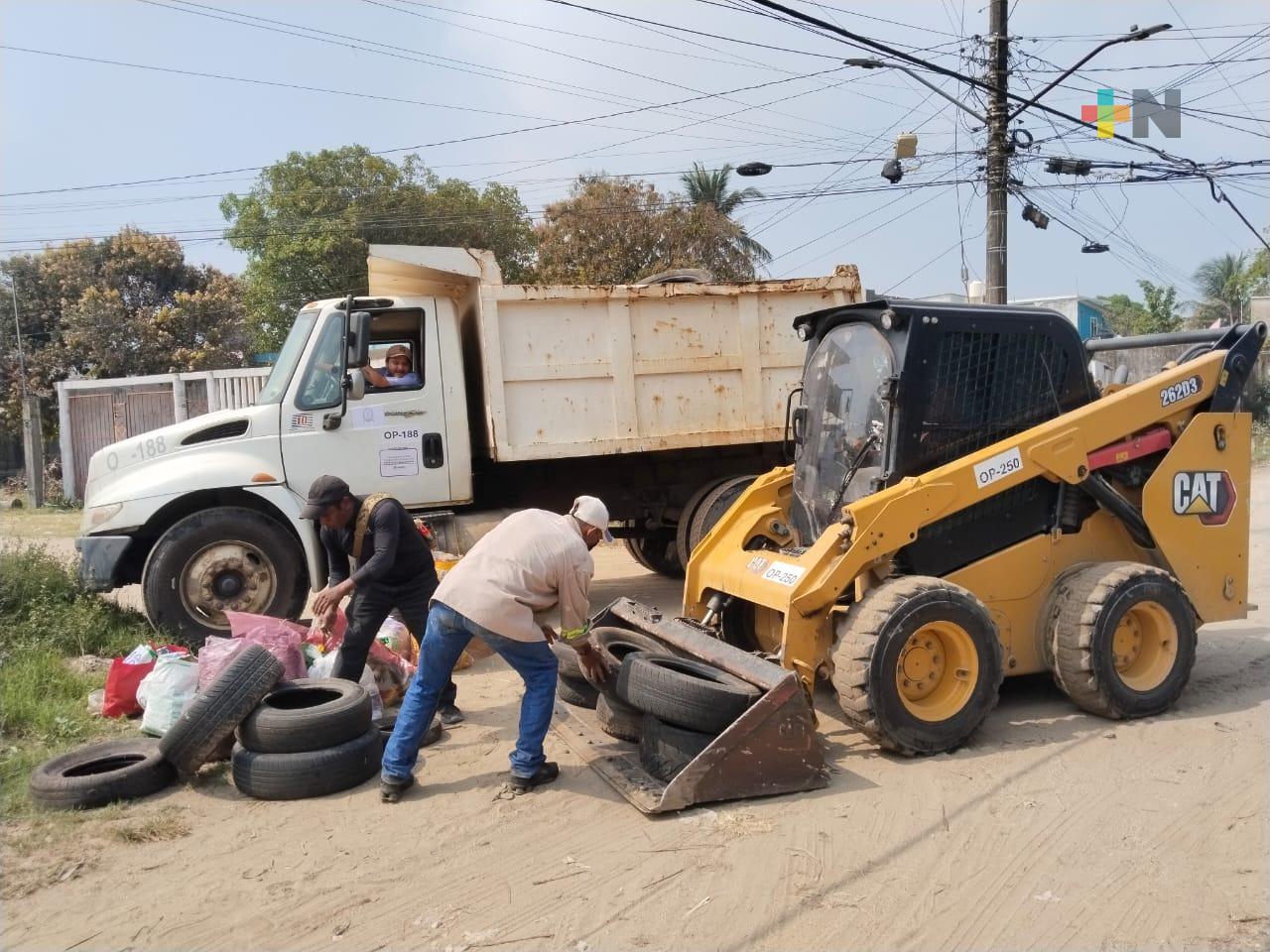 Retiran 31 toneladas de basura en dos colonias de Coatzacoalcos