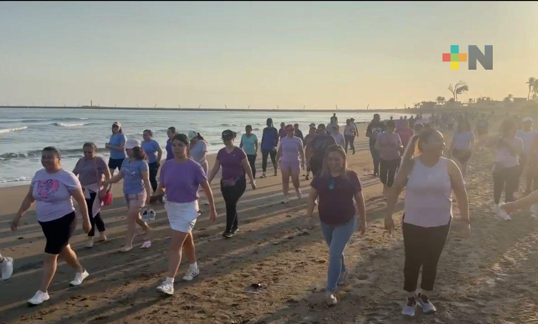 Realizan caminata en conmemoración al Día Internacional de la Mujer en Coatzacoalcos