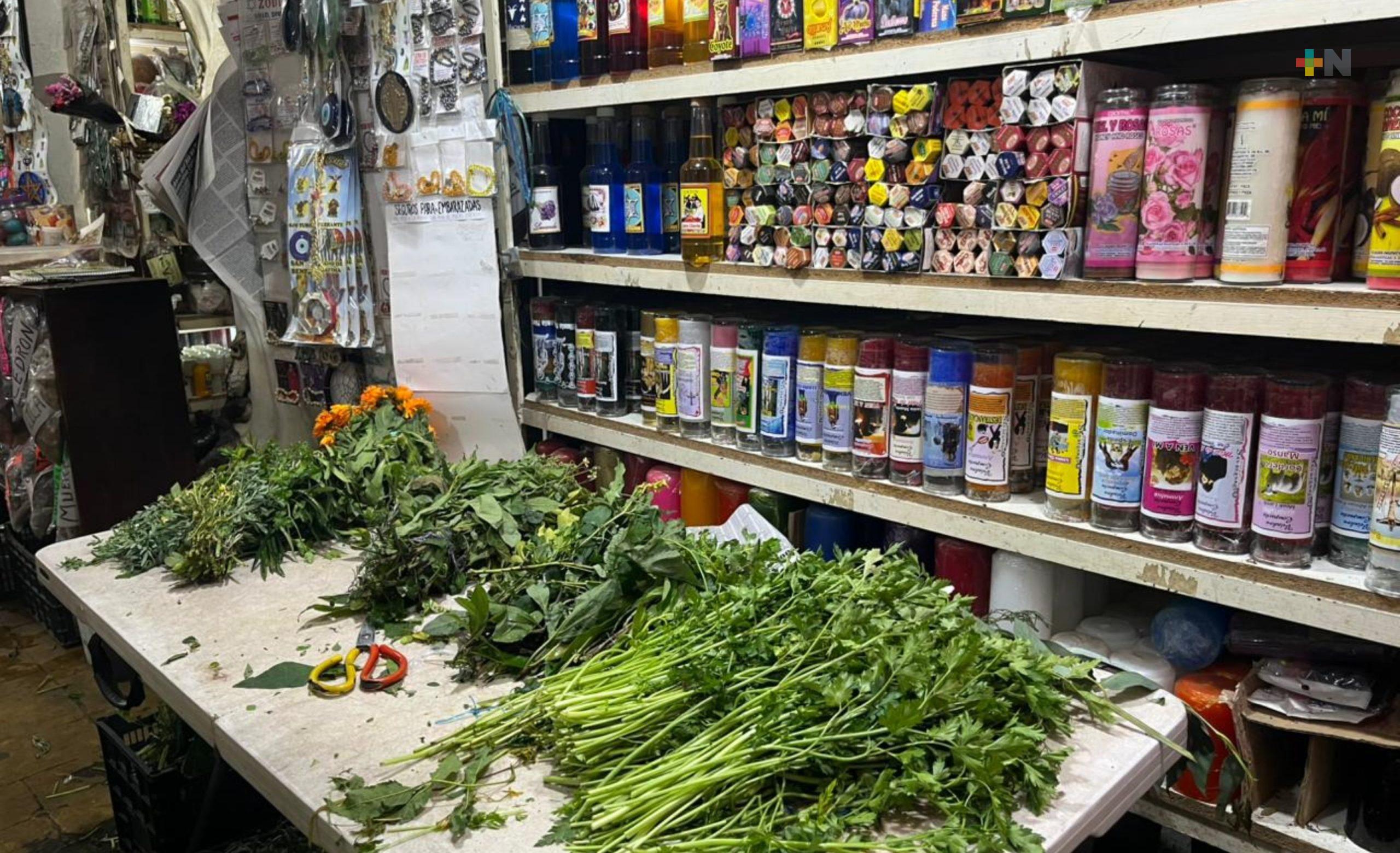 Venta de productos esotéricos sigue como tradición en mercado de Veracruz