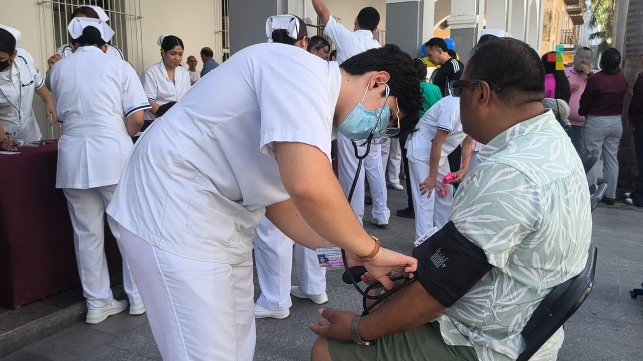 Turistas aprovechan jornada de salud en visita a la ciudad de Veracruz