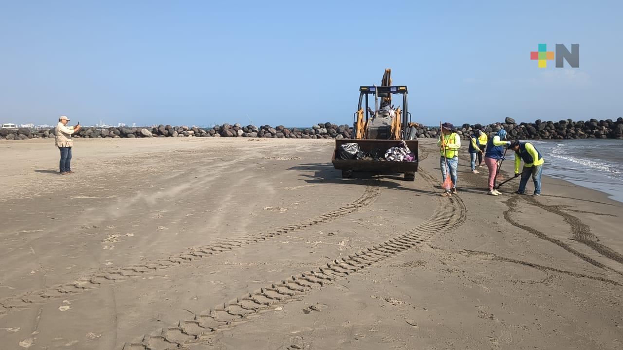 Retiran chapopote de playas de Boca del Río