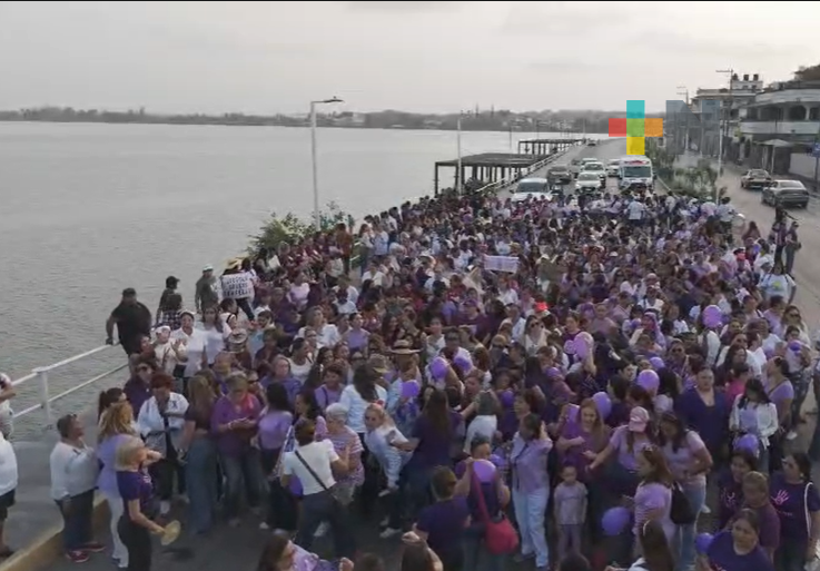 Marchan en el Día Internacional de la Mujer en Tuxpan para sensibilizar a la sociedad