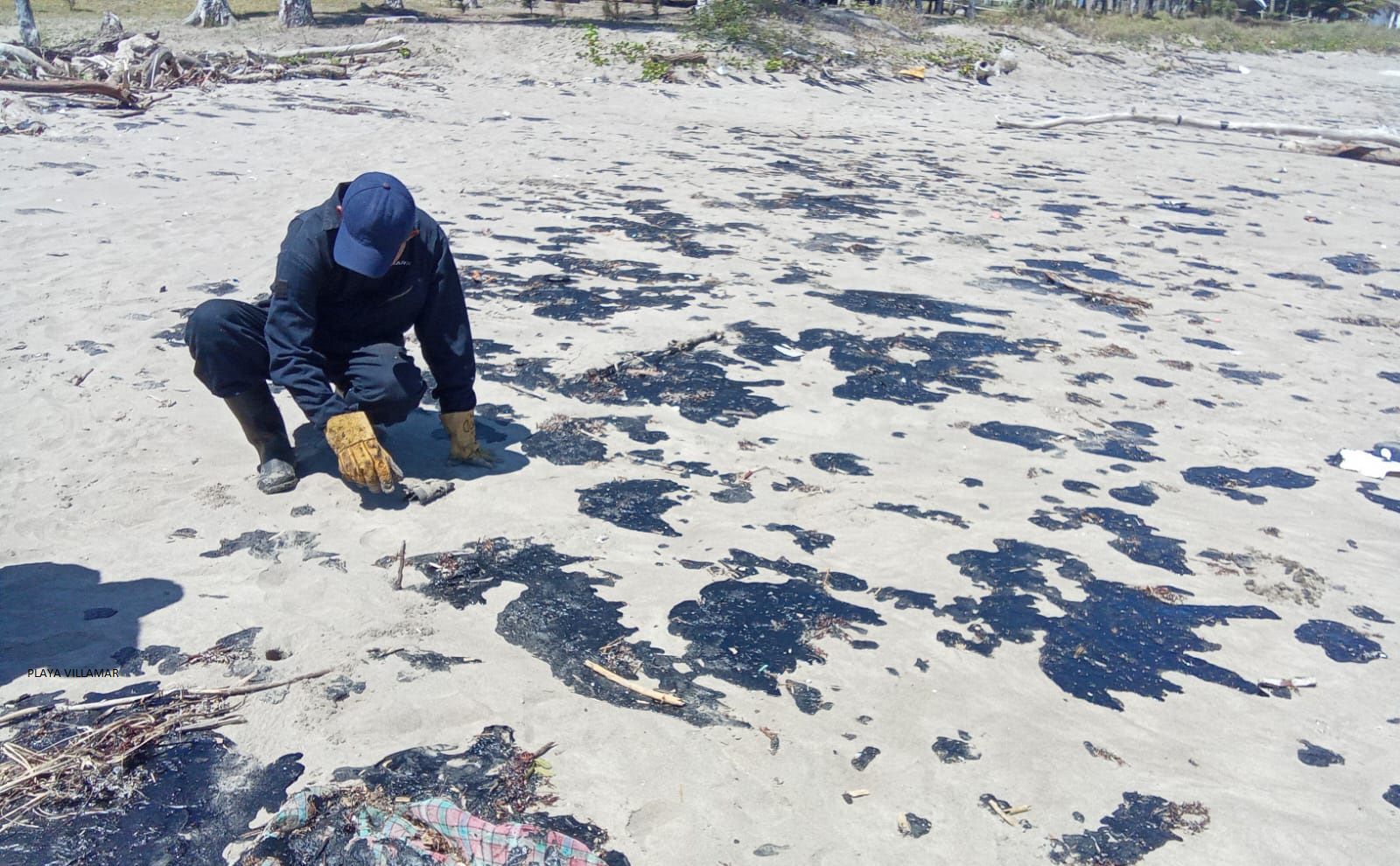 Semar mantiene labores de recolección de hidrocarburo en playas del norte de Veracruz