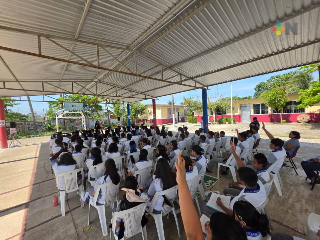 Imparten platicas de prevención a estudiantes en Coatzacoalcos