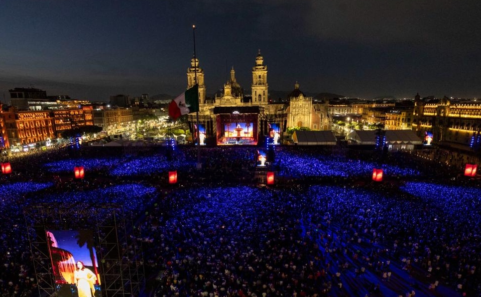 Andrea Bocelli reunió a más de 130 mil personas en el Zócalo