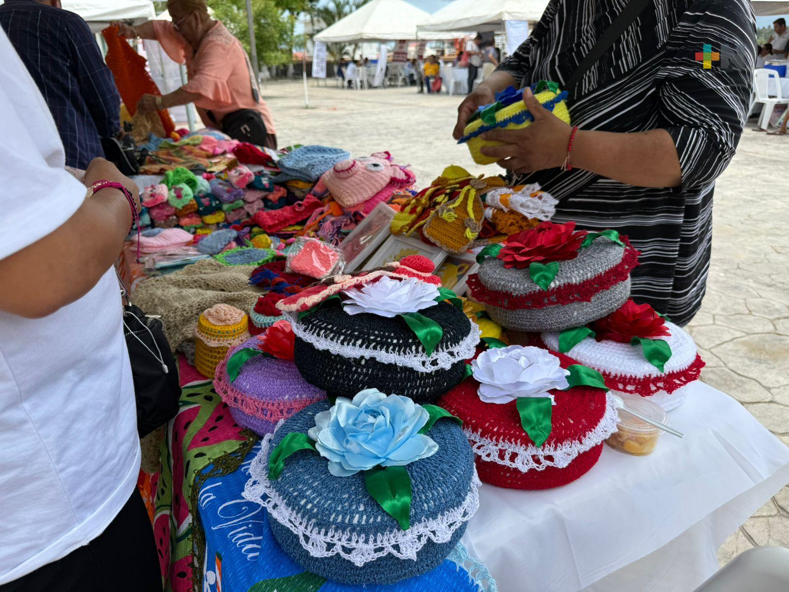 El tejido, una terapia y una oportunidad artesanal en Coatzacoalcos