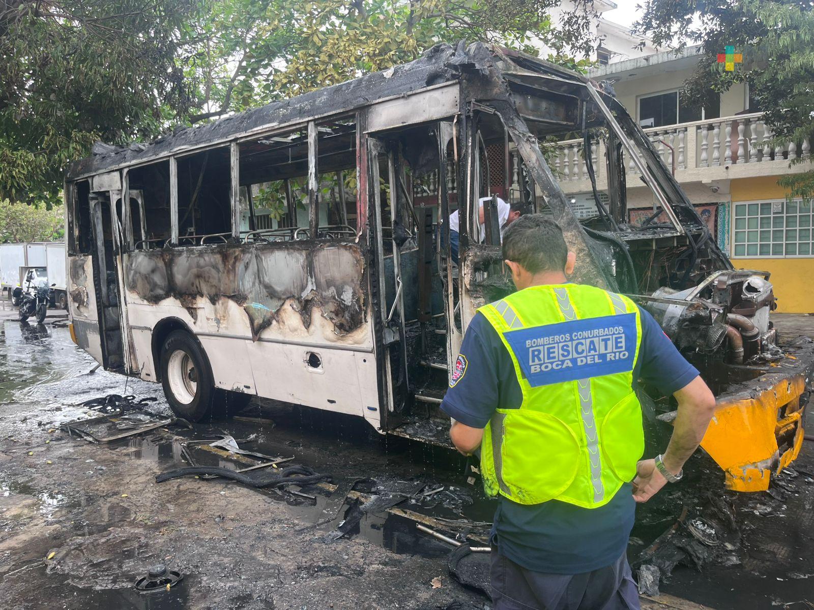 Autobús urbano de Veracruz puerto se incendia; no hubo lesionados