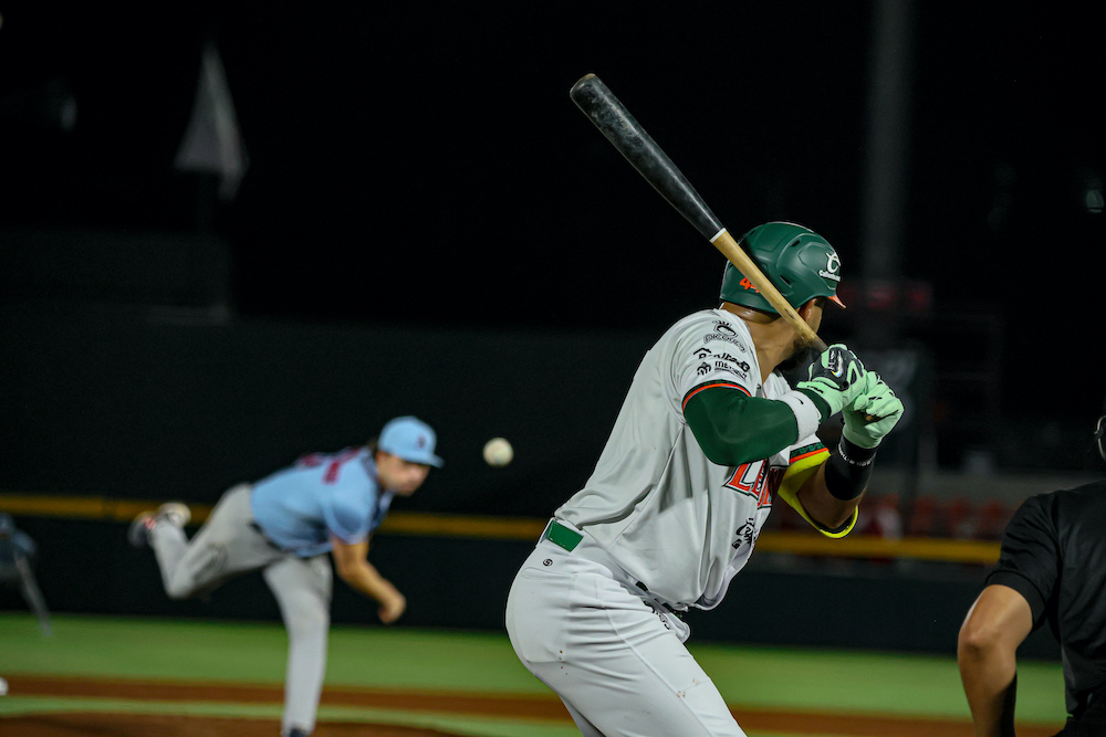El Águila cae en diez entradas ante Leones