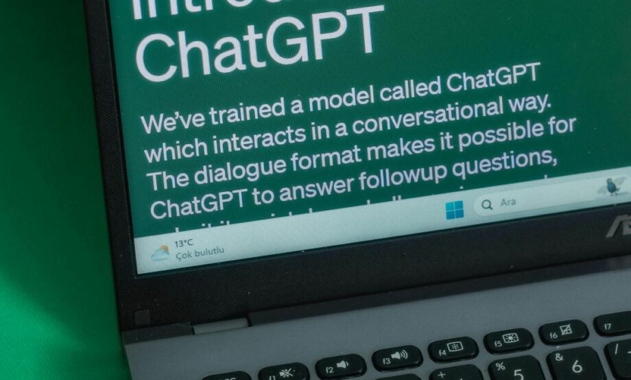 Familias demandan a OpenAI