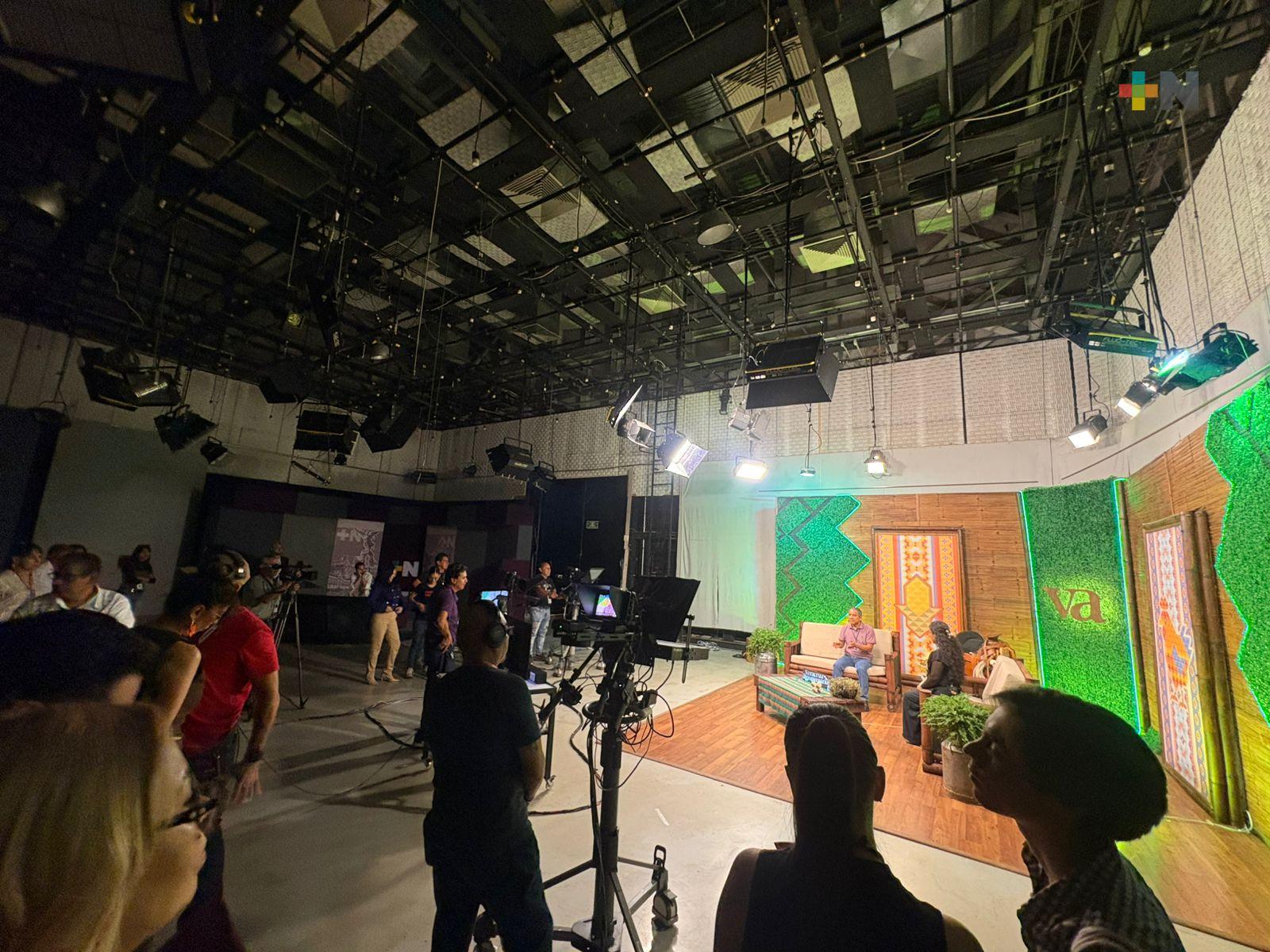 Concluyó curso de conducción ofrecido por Radiotelevisión de Veracruz en tres sedes simultáneamente