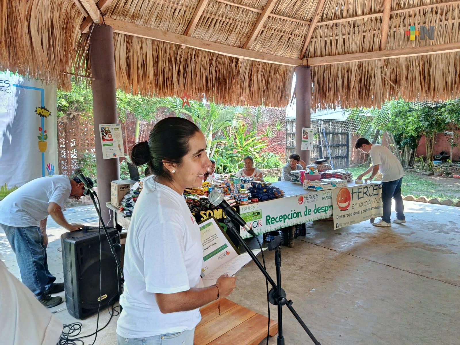 Trueque de plantas por despensa para conmemorar el Día Mundial de la Tierra en Coatza