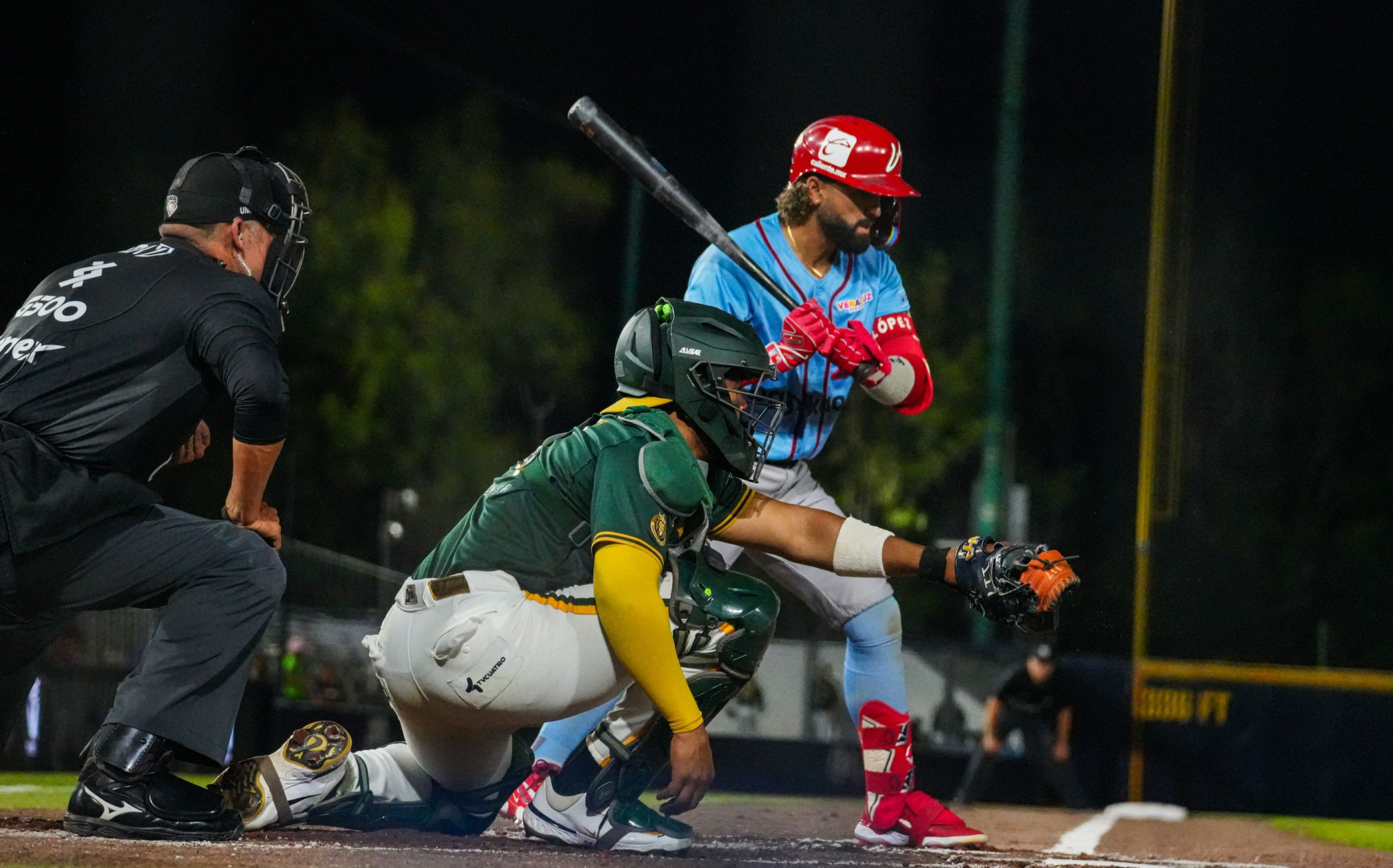 El Águila pierde en arranque de serie en León