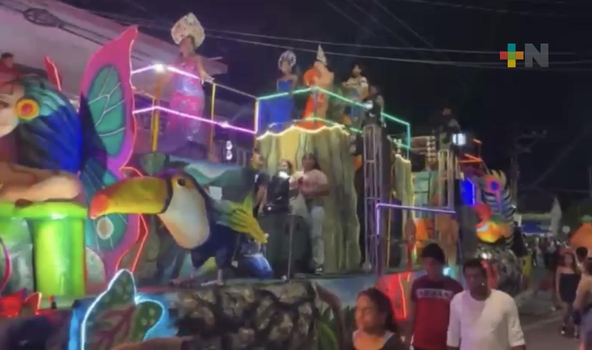 Alegría y tradición marcan el Carnaval de Cosamaloapan