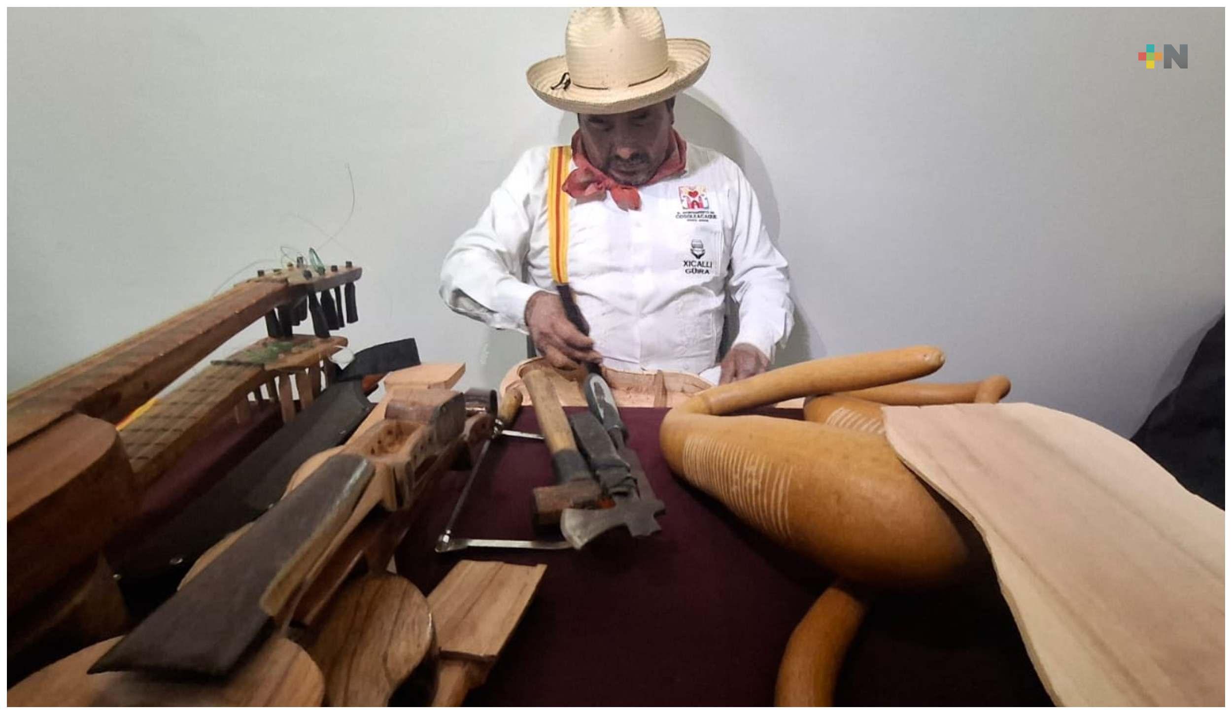 Niños y jóvenes conservan tradición de elaborar instrumentos para interpretar son jarocho 