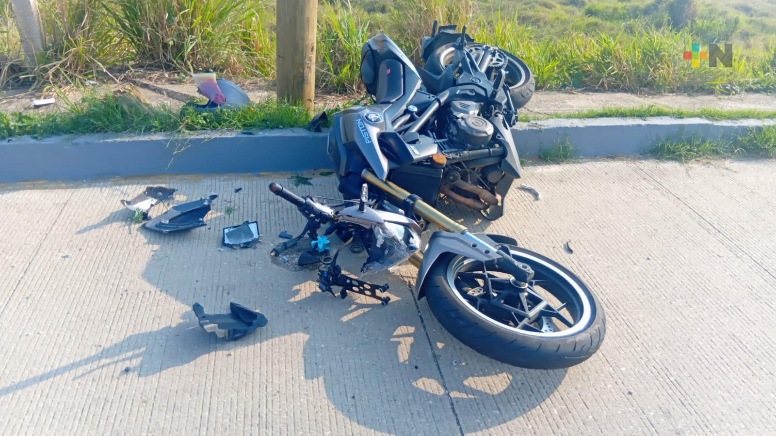 Otra motocicleta accidentada en carretera de Coatza; dos jóvenes lesionados
