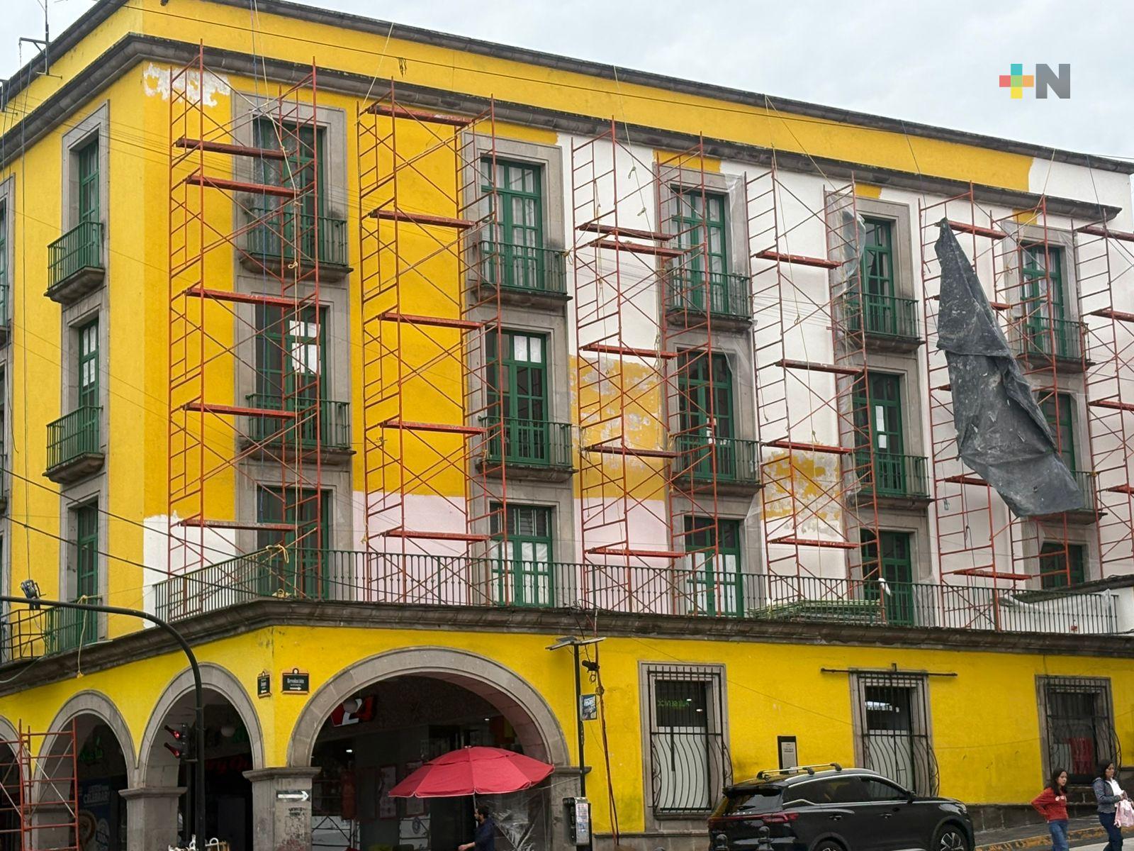 Comienzan labores de pintura en fachada de edificio Nachita