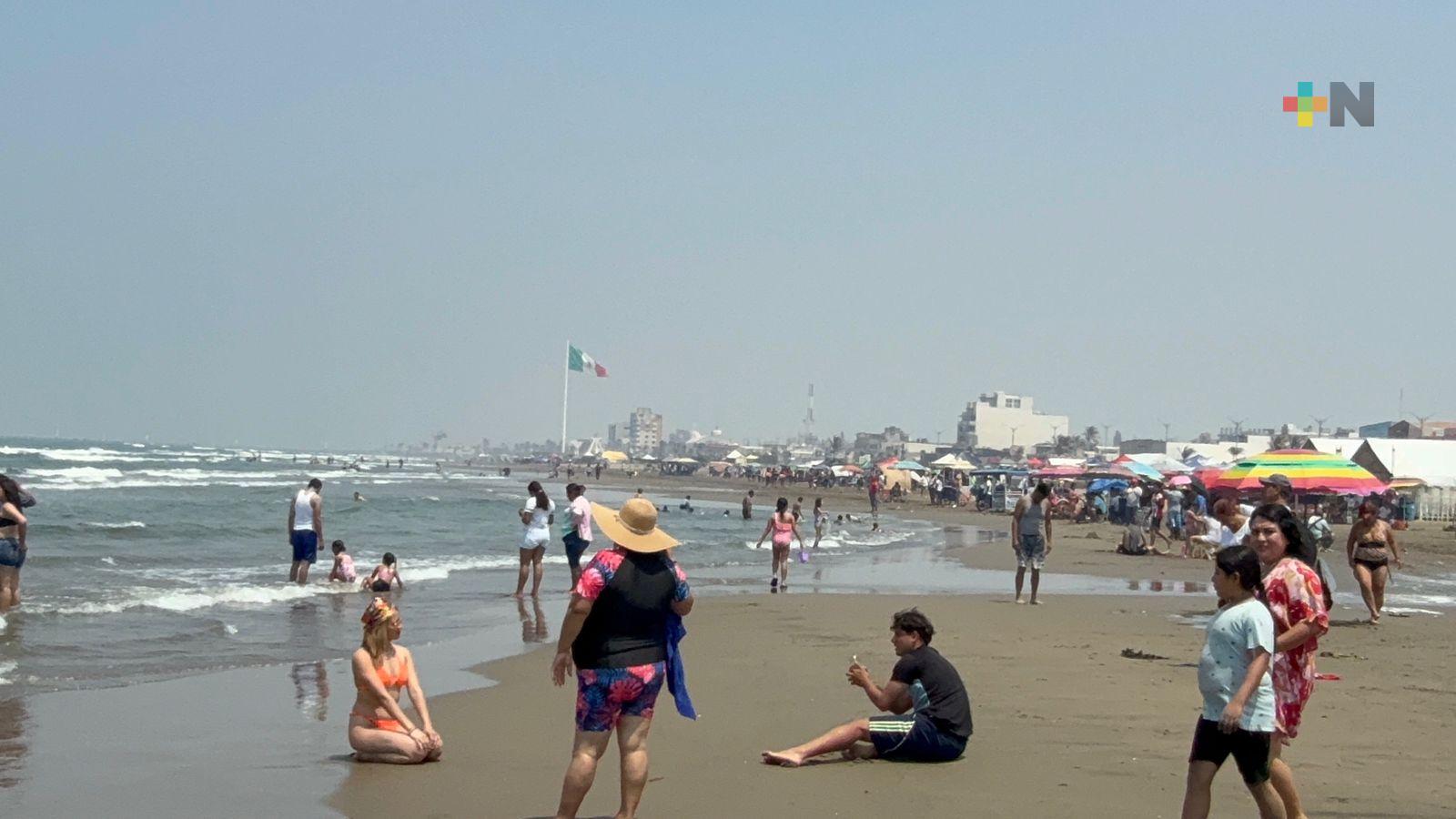 Miles visitan playa de Coatzacoalcos en un ambiente seguro y familiar
