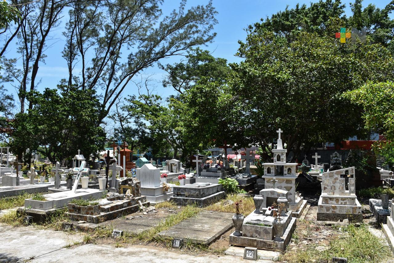 Cementerios de Coatza estarán abiertos en periodo vacacional de Semana Santa